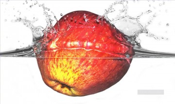 静物 Painting - 現実的な水の中のリンゴ